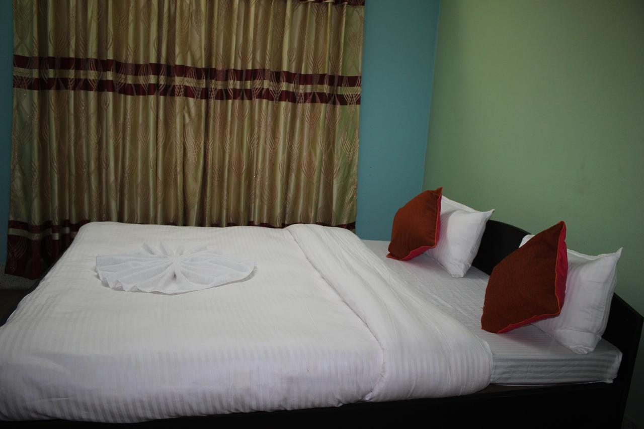 Travellers Dorm Bed & Breakfast 카트만두 외부 사진